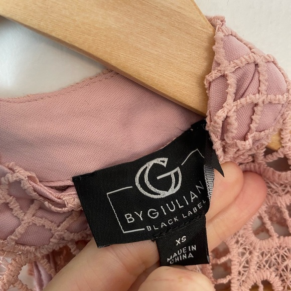 G By Giuliana Black Label Lace Blouse NWT Size XS Pink Bell Sleeve Floral Cami - Picture 8 of 8